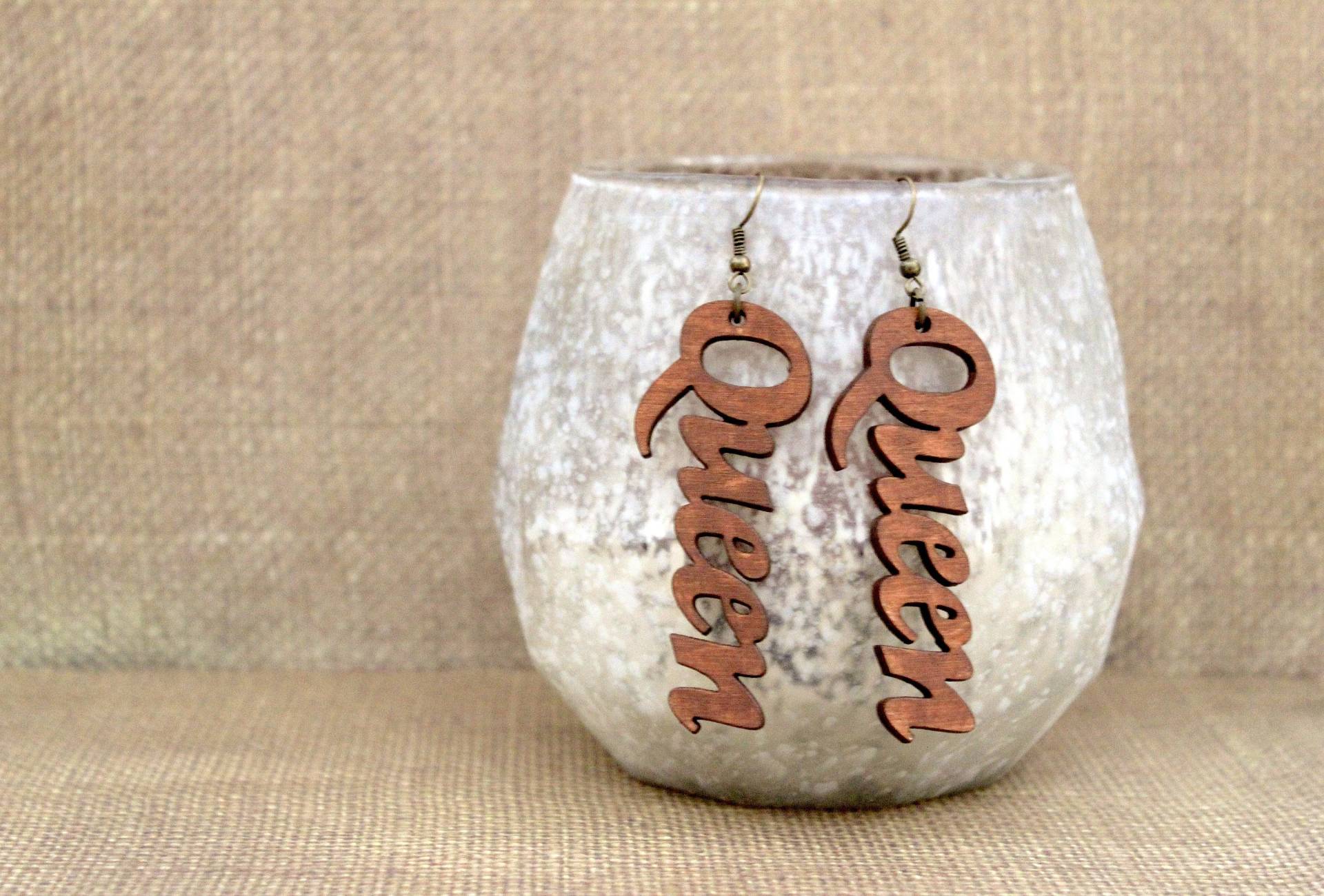 Handbemalte Ohrringe Aus Holz Ethno Statement Schmuck. Königin von KeenaraShawn