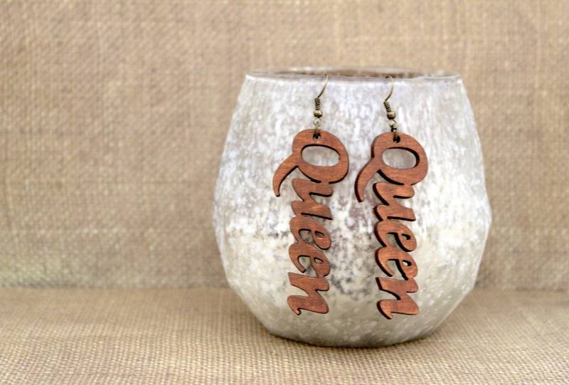 Handbemalte Ohrringe Aus Holz Ethno Statement Schmuck. Königin von KeenaraShawn