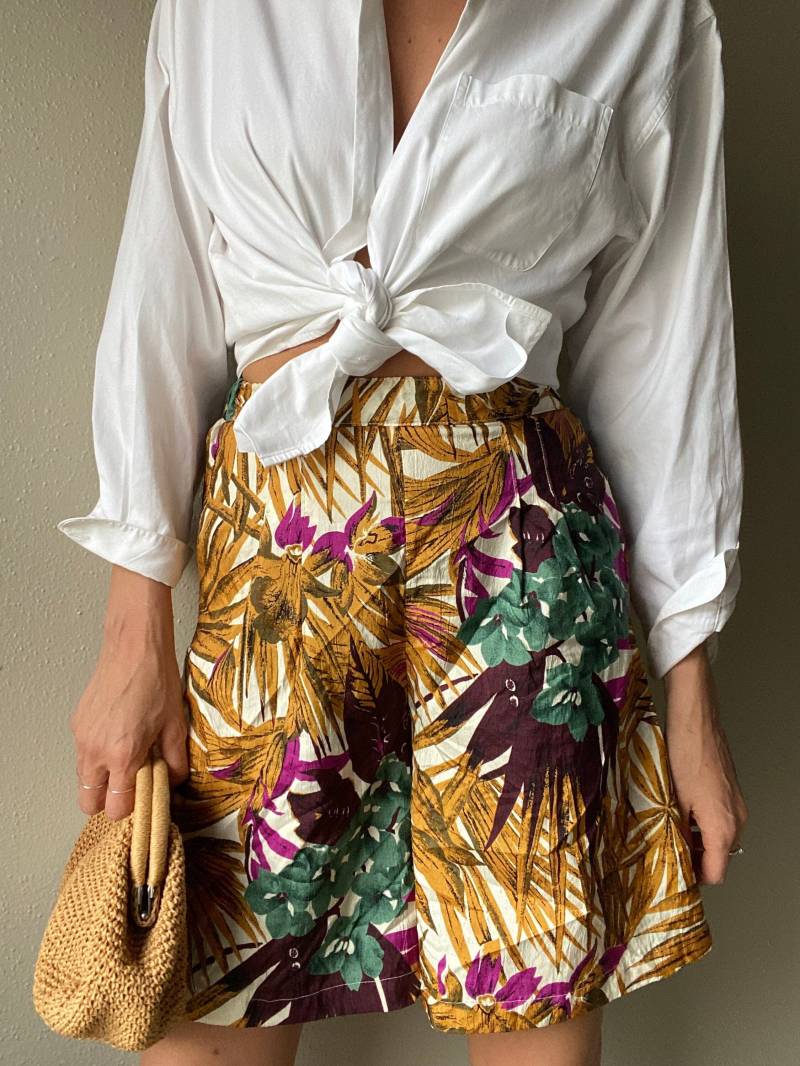 Vintage Tropical Muster Hochhaus Lange Shorts von KeepEarthVintage