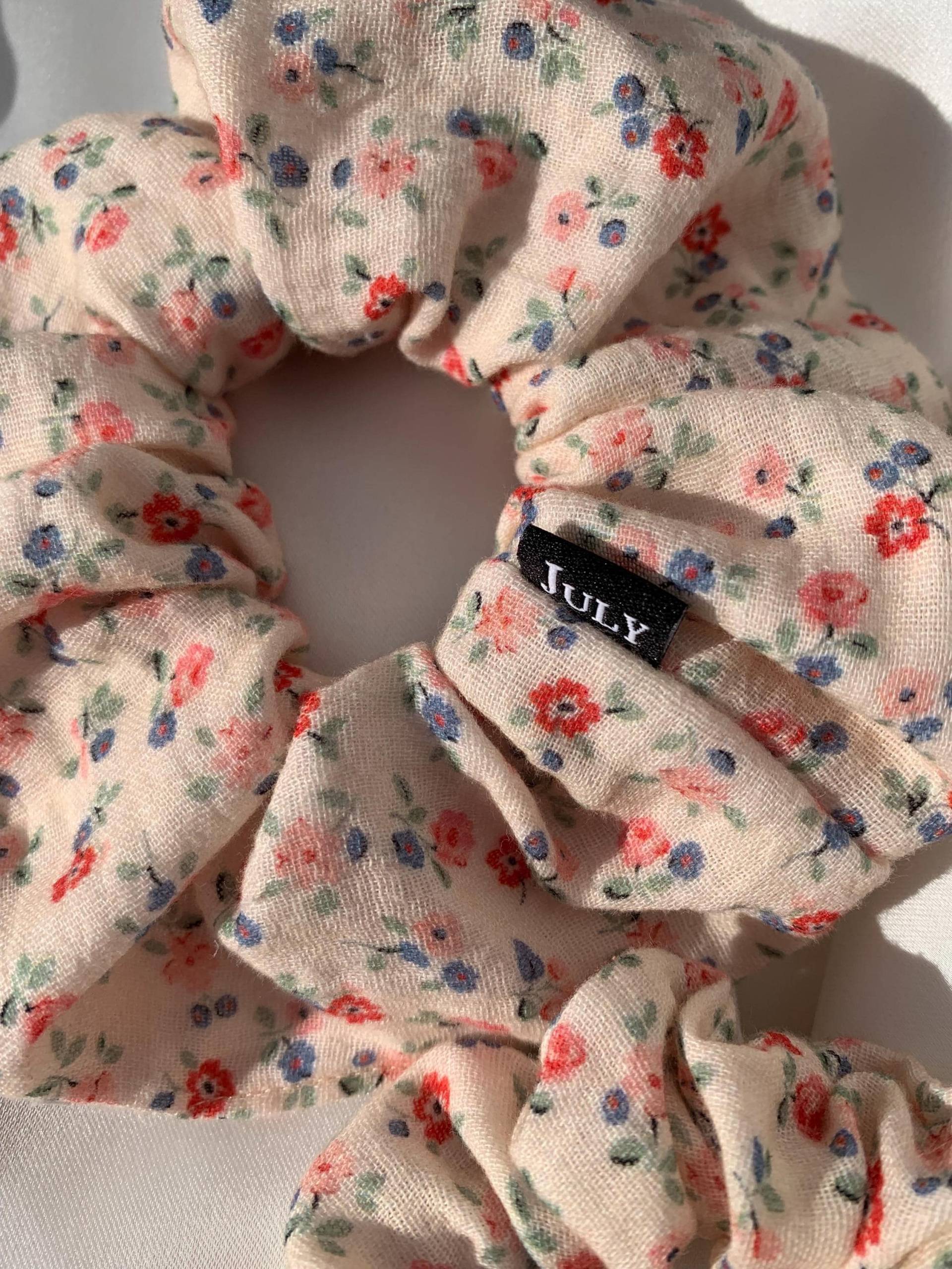 Musselin Scrunchie Beige Bunte Blüten, in 2 Größen Musselin Scrunchie Beige Bunte Blüten, in 2 Größen von KeepItNiceInJuly
