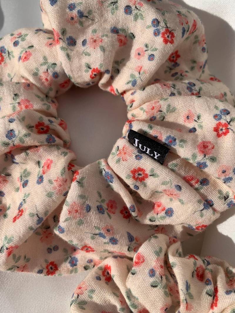 Musselin Scrunchie Beige Bunte Blüten, in 2 Größen Musselin Scrunchie Beige Bunte Blüten, in 2 Größen von KeepItNiceInJuly