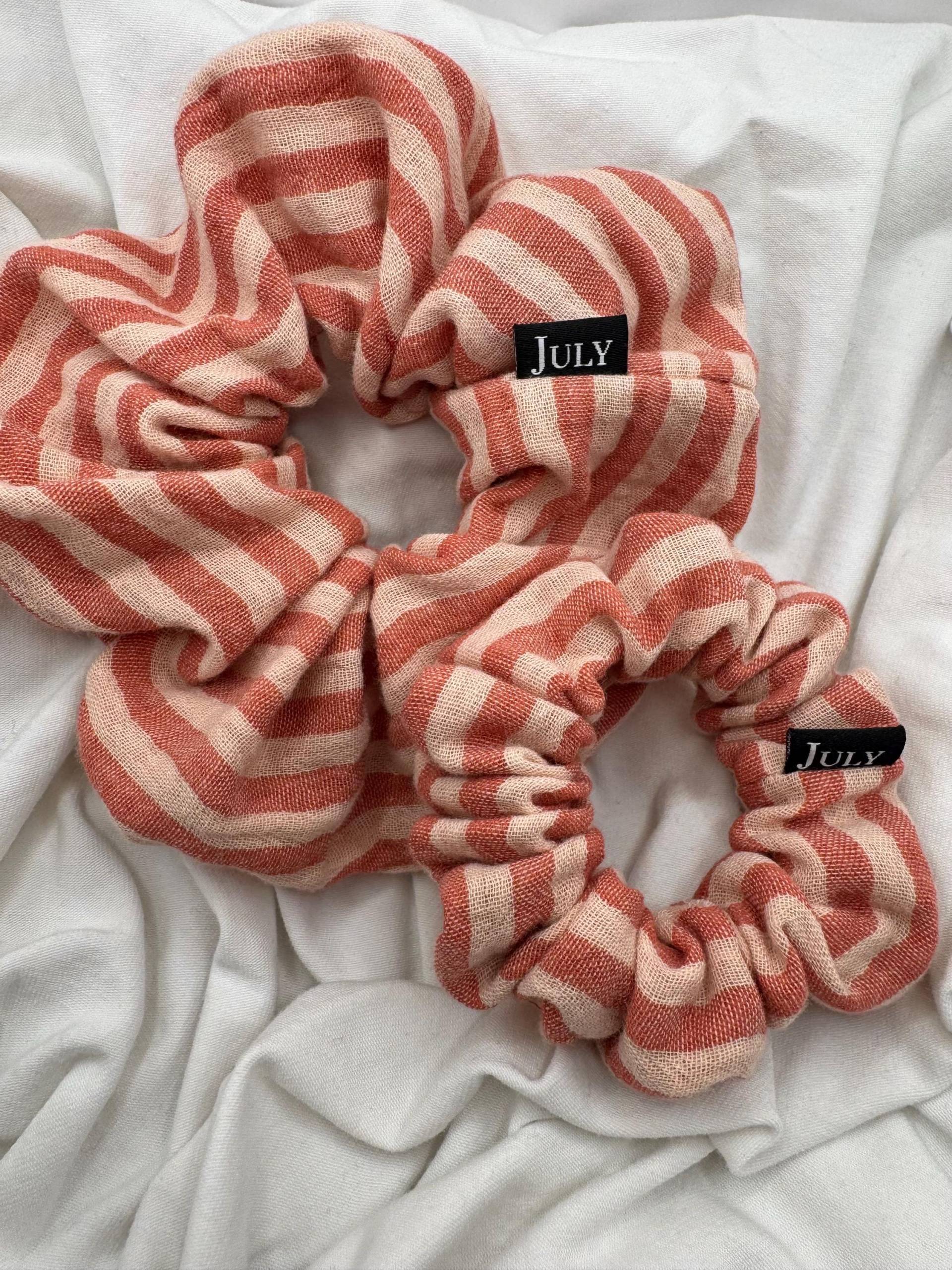 Musselin Scrunchie Streifen Rosa Creme, in 2 Größen von KeepItNiceInJuly
