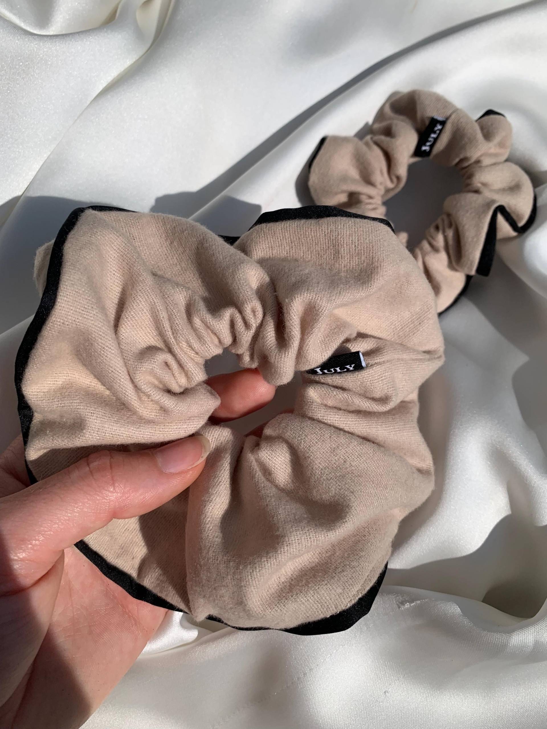 Scrunchie Aus Weicher Baumwolle, in 2 Größen Scrunchie Aus Weicher Baumwolle, in 2 Größen von KeepItNiceInJuly