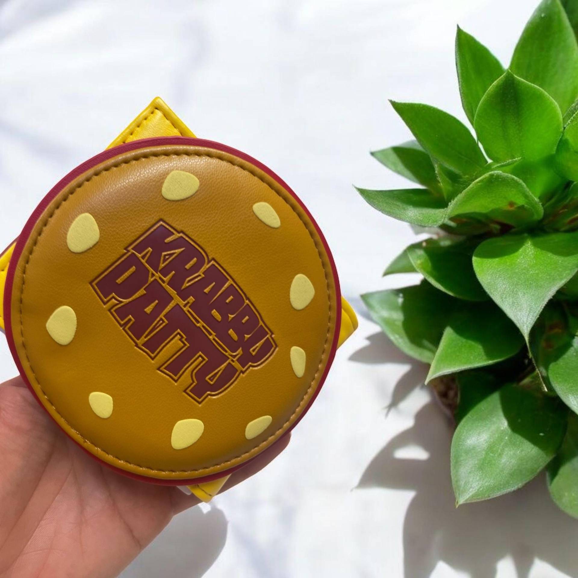 Krabby Patty Coin Purse - Cute Burger Shaped Wallet, Fun Cartoon Mini Purse, Round Faux Leather Change Holder, Gift For Fans & Trend Lovers von KeepTHEChangeee