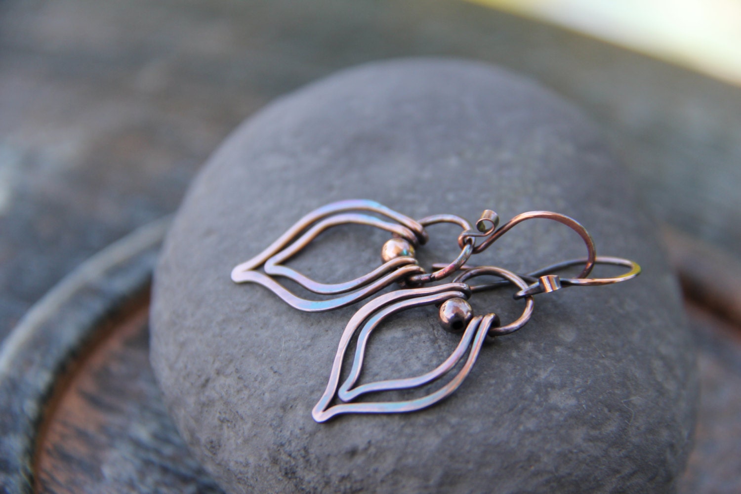 Kurze Schlanke Doppelte Lotusknospenblätter Ohrhänger in Sterlingsilber Oder Kupfer, Ovale Creolen, Elegantes Boho, Alltag, Zierlich Kurze Schlanke Doppelte Lotusknospenblätter Ohrhänger in Sterlingsilber Oder Kupfer, Ovale Creolen, Elegantes Boho, Alltag, Zierlich von Keepandcherish