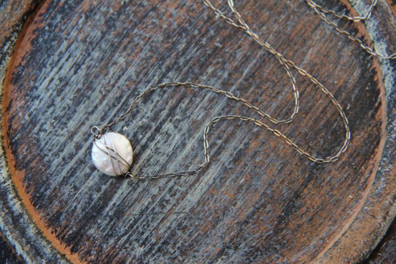 Oxidiertes Sterlingsilber Und Münze Perle Minimalist, Einfache Halskette, Draht Gewickelt Perle, Unendlichkeit Muster, Alltägliche Halskette Oxidiertes Sterlingsilber Und Münze Perle Minimalist, Einfache Halskette, Draht Gewickelt Perle, Unendlichkeit Muster, Alltägliche Halskette von Keepandcherish