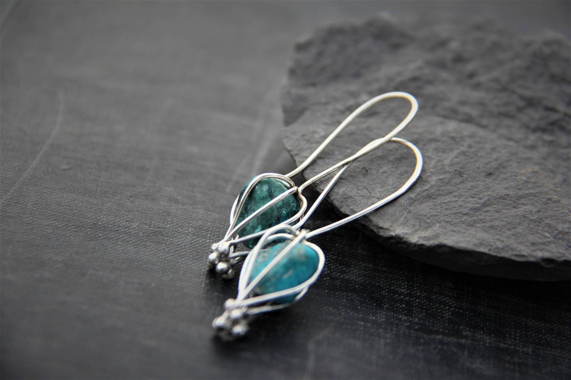 "sterling Silber Und Rohe Rohedelstein Ohrringe "Physalis" , Chrysokoll, Türkis, Charoit, Apatit, Citrin, Käfig, Unikat, Floral." "sterling Silber Und Rohe Rohedelstein Ohrringe "Physalis" , Chrysokoll, Türkis, Charoit, Apatit, Citrin, Käfig, Unikat, Floral." von Keepandcherish