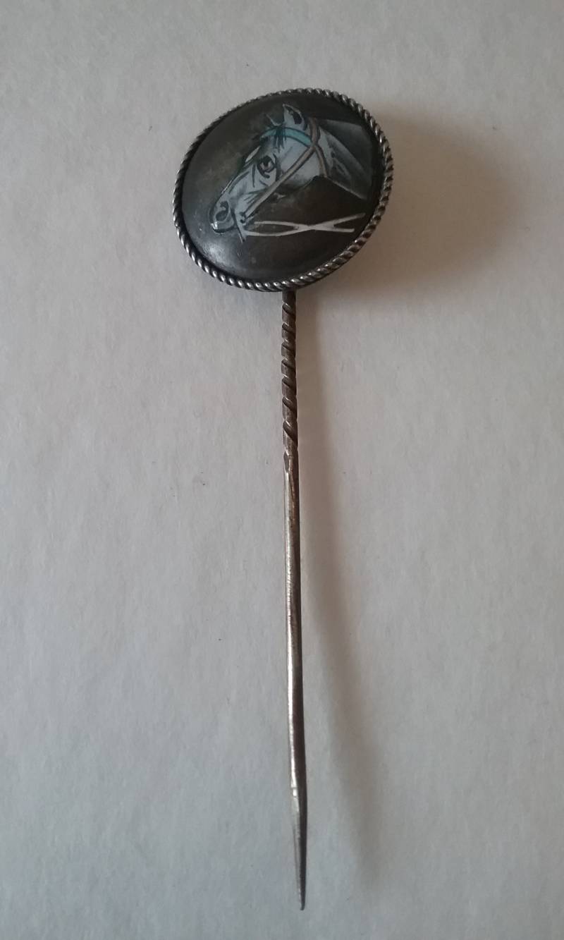 Emaillierte Pferd Stick Pin Antik Emaillierte Pferd Stick Pin Antik von KeepersFindersFinds