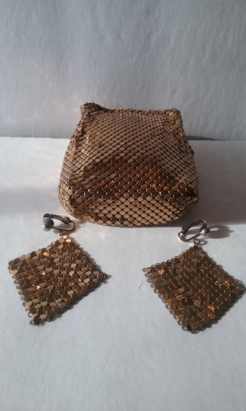 Mesh Reißverschluss Tasche Und Clip Ohrringe von KeepersFindersFinds