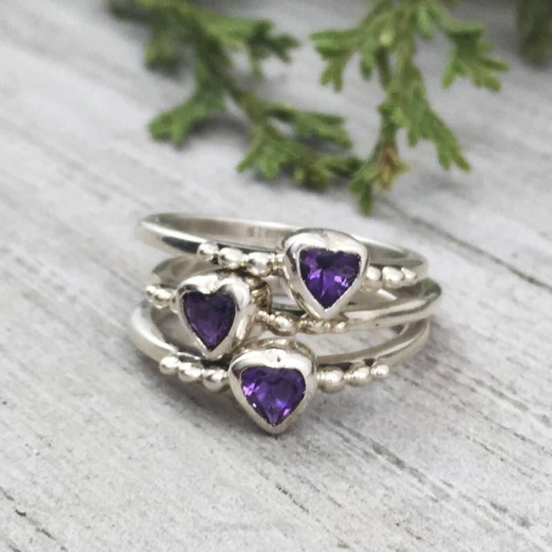 Größe 6 Massiv 925 Sterling Silber Zierliche Echte Amethyst Winzige Herz Edelstein Stapelbar Ring Februar Birthstone Minimalist Handgemachter Schmuck von KeepsakeJewel