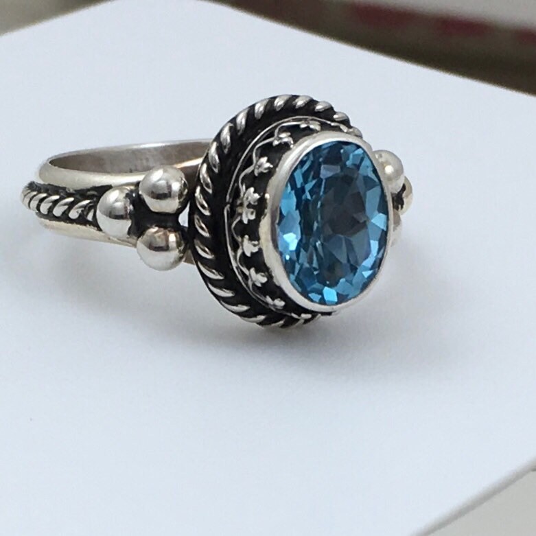 Größe 8, 5 Massiv 925 Sterling Silber Ring Handgefertigt Lovely Real Blue Topaz Verzierten von KeepsakeJewel