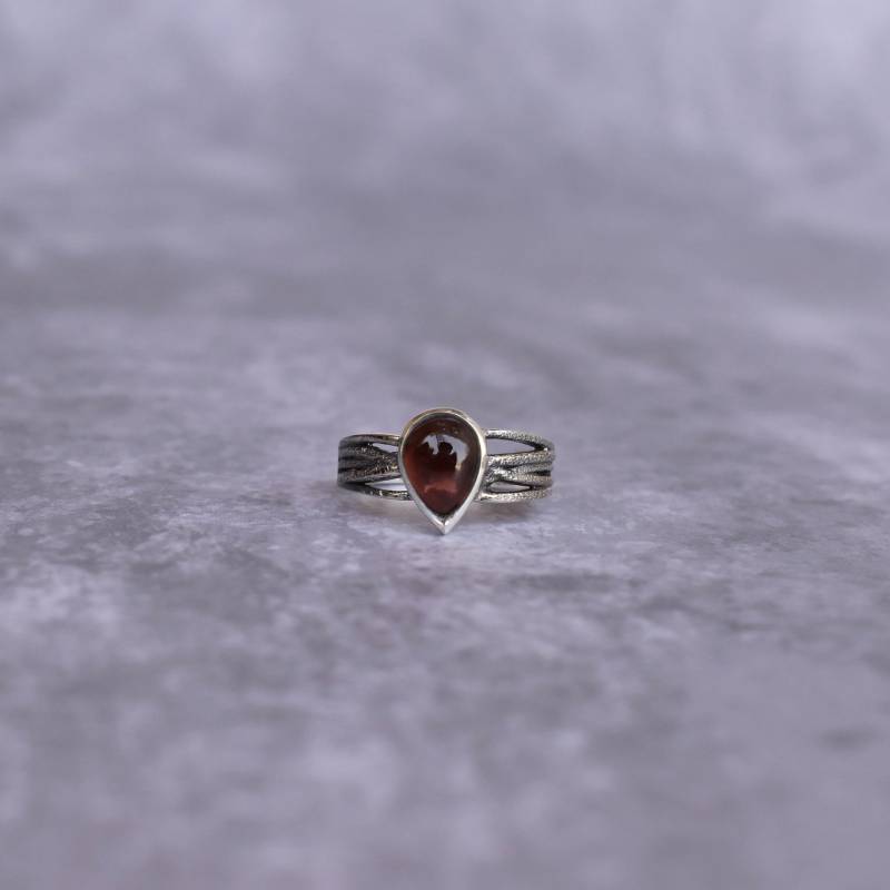 Echter Granat Ring Silber Oxidierter Boho Ring Für Frauen Edelstein von KeetaLuxury