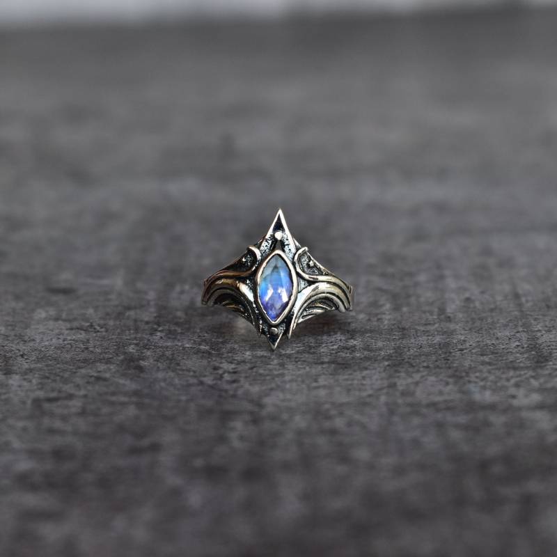 Echter Mondstein Statement Ring Regenbogen Unikat Sterling Silber Kristall Ring Für Anfang Brautjungfer Schmuck von KeetaLuxury