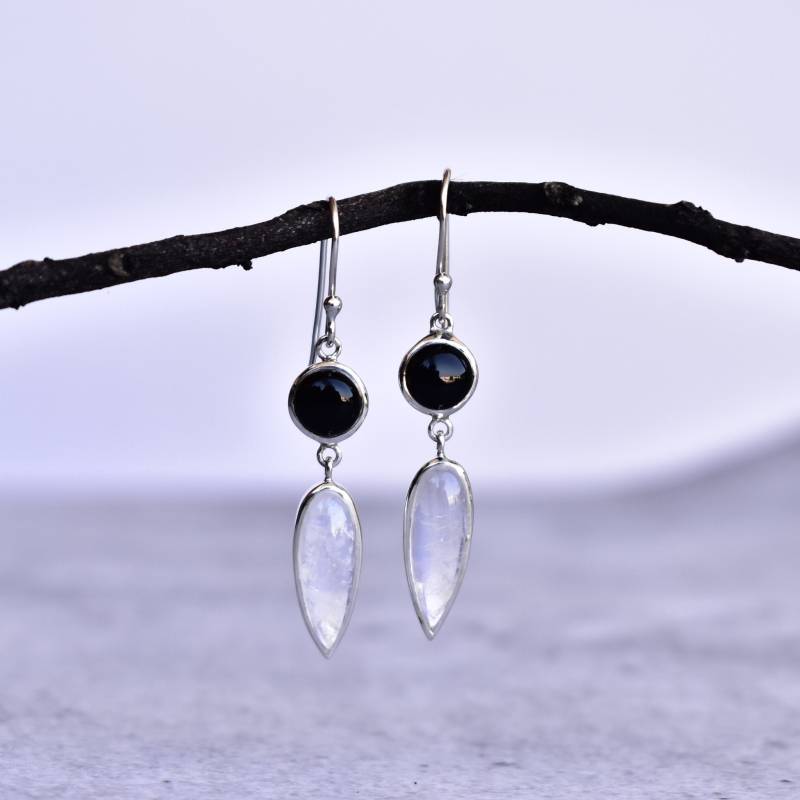 Echter Mondstein Und Schwarzer Onyx Baumeln Ohrring, Handgemachte Ohrringe Aus Sterlingsilber, Statement Schmuck, Zwei Stein Baumeln, Brautjungfer von KeetaLuxury