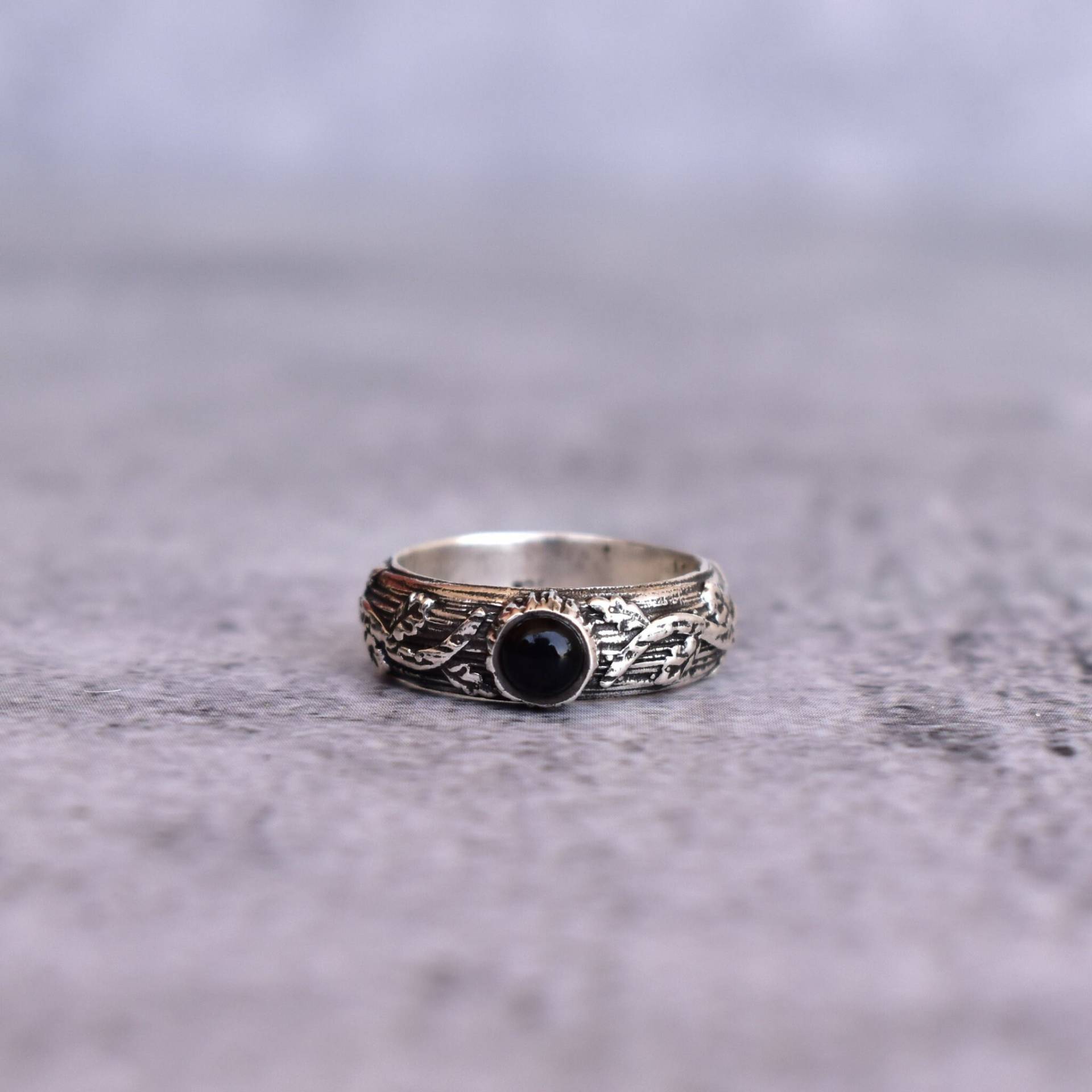 Echter Schwarzer Onyx Ring Natur Inspirierter Ring Für Frauen Oxidierter Silberring Mit Schwarzem Stein Edelsteinring Statement Einzigartiges von KeetaLuxury