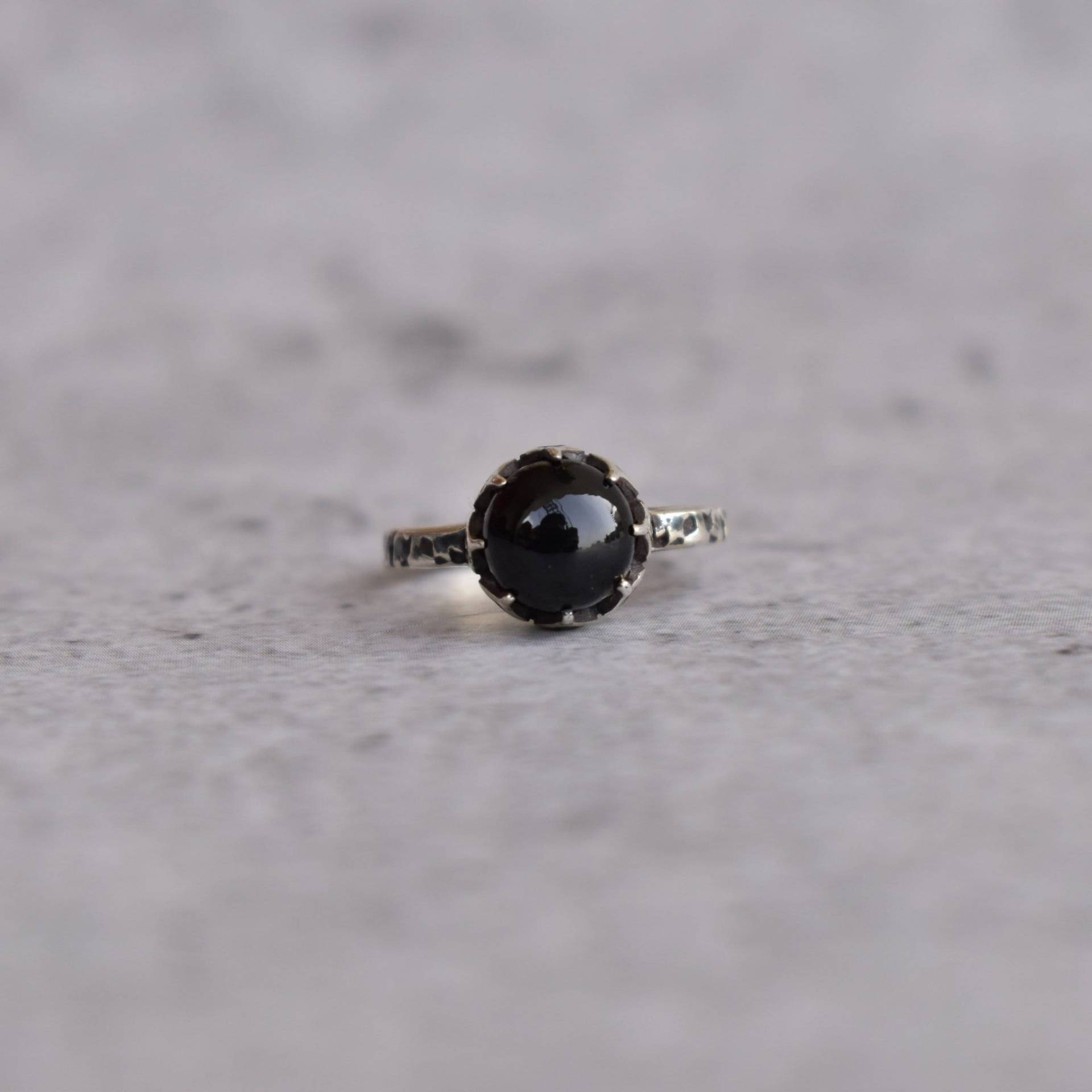 Echter Schwarzer Onyx Ring Natur Inspirierter Schwarzer Stein Statement Eleganter Ring Für Anfang Sterling Silber Geschenk Brautjungfer von KeetaLuxury