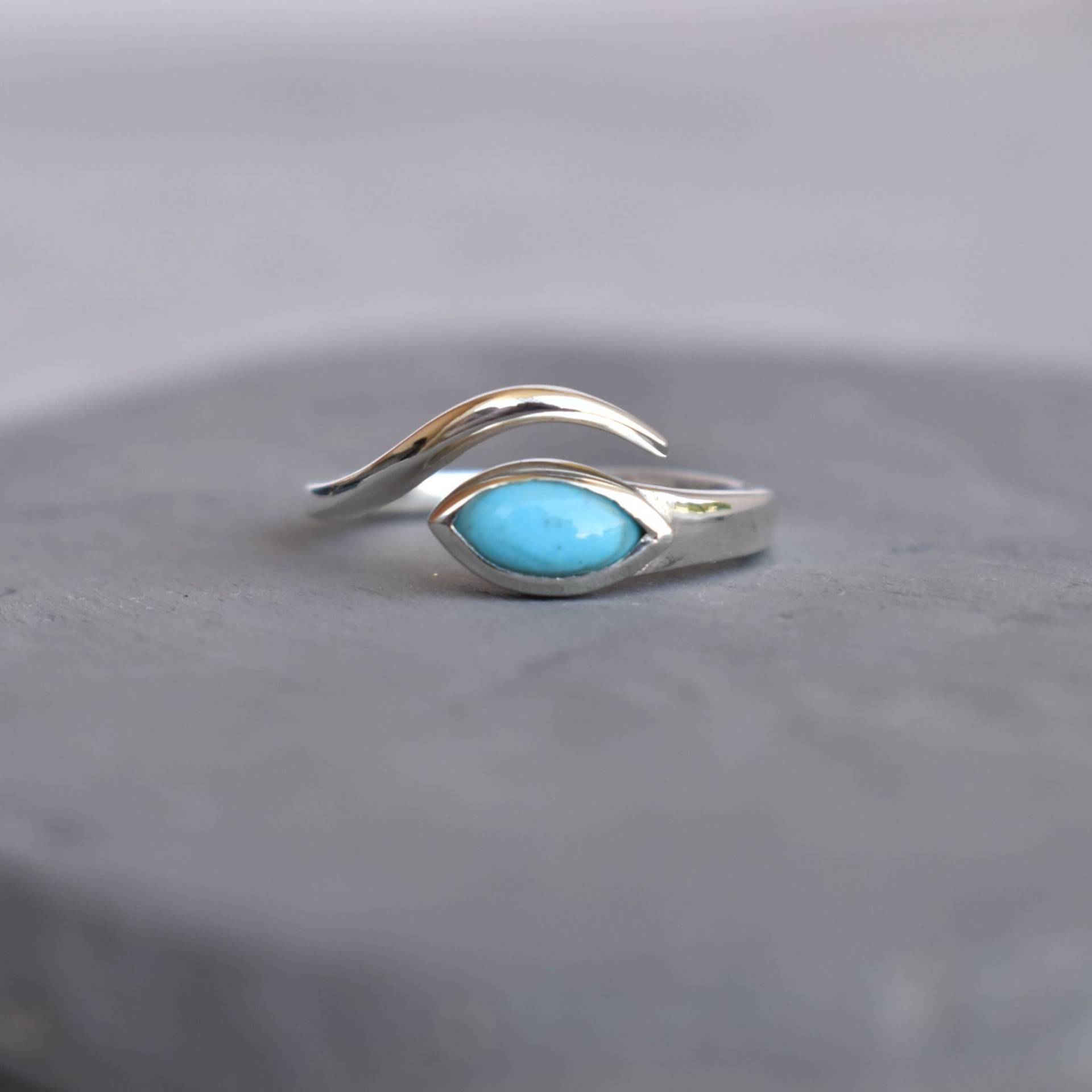 Echter Türkisring, Türkis Stilvoller Ring, Sterling Silber Modering, Handgemachter Kristallring, Neuer Anfangsring Mit Blauem Stein von KeetaLuxury