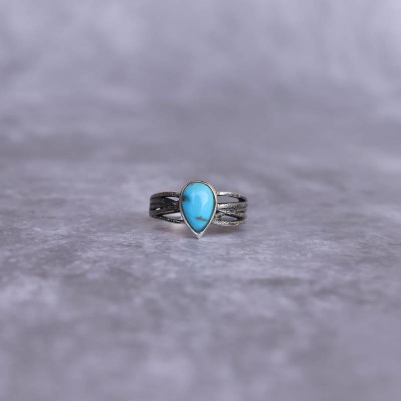 Echter Türkisring Tropfenförmiger Ring Silber Oxidierter Handgemachter Türkiser Edelsteinring Für Frauen Einzigartiger Kristallring Geschenke von KeetaLuxury