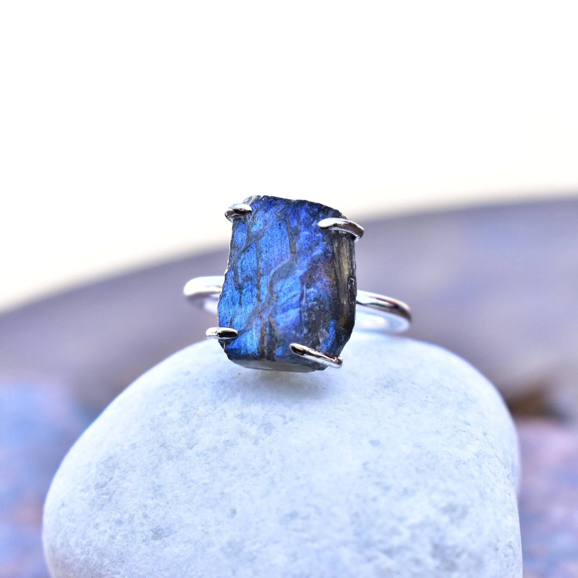 Labradorit Rohstein Ring, Blauer Echter Roher Kristall, Boho Rohkristall Sterlingsilberring, Stapelbarer Geschenk Für Sie von KeetaLuxury