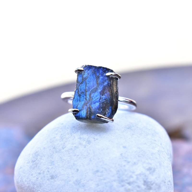 Labradorit Rohstein Ring, Blauer Echter Roher Kristall, Boho Rohkristall Sterlingsilberring, Stapelbarer Geschenk Für Sie von KeetaLuxury