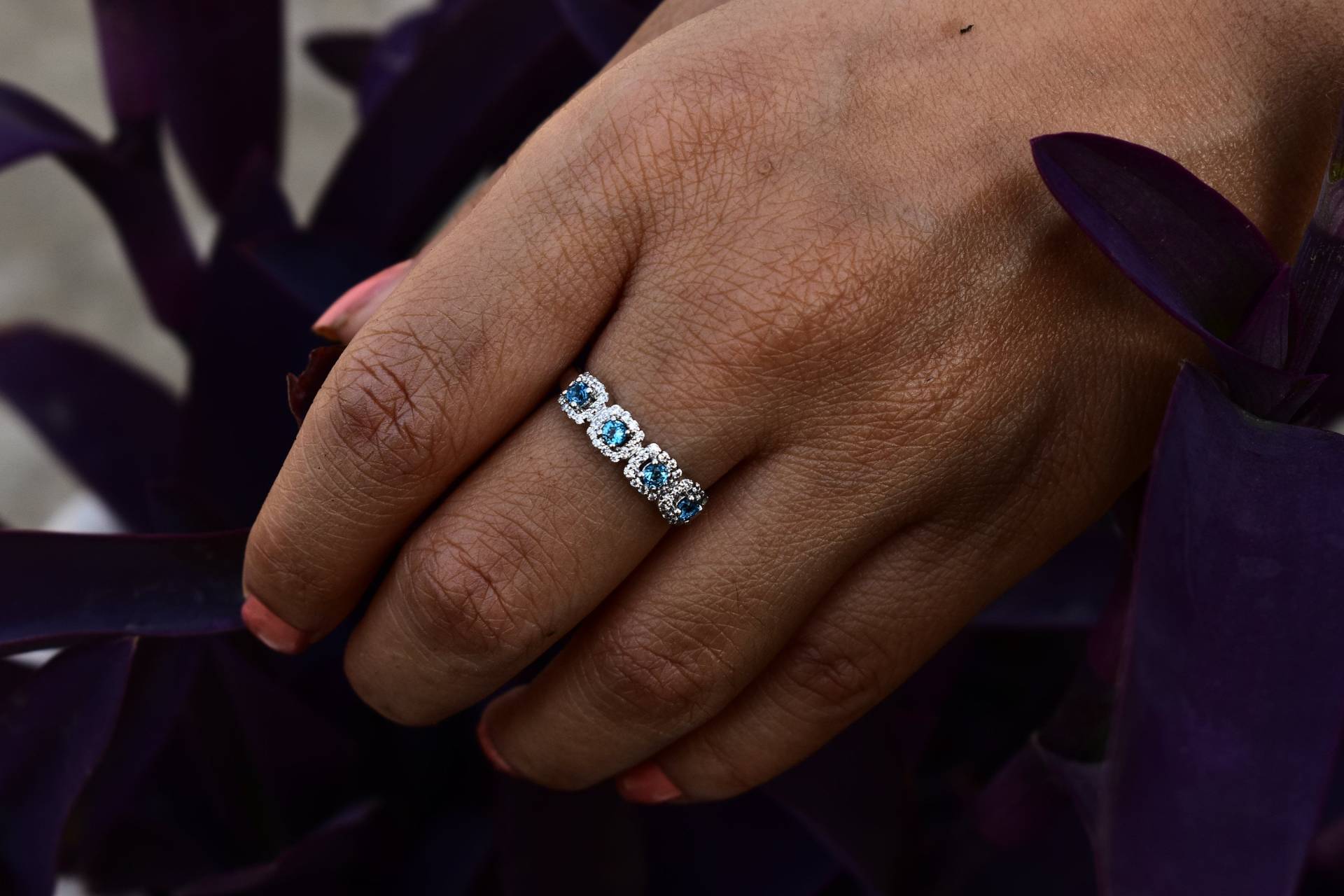 London Blautopas Eternity Ring, Ring Mit Blauer Topas, Hochzeit Band, Stapel Handgemachter Schmuck von KeetaLuxury