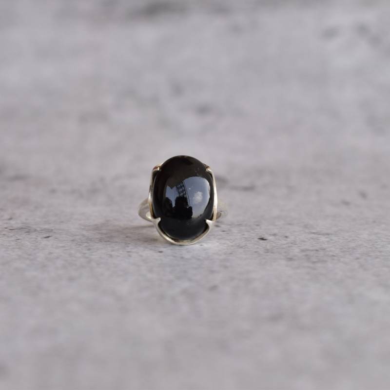 Massiver Ovaler Schwarzer Onyx Ring Unikat Ring Aus Schwarzem Onyx Silberring Mit Schwarzen Diamanten Verlobungsring von KeetaLuxury