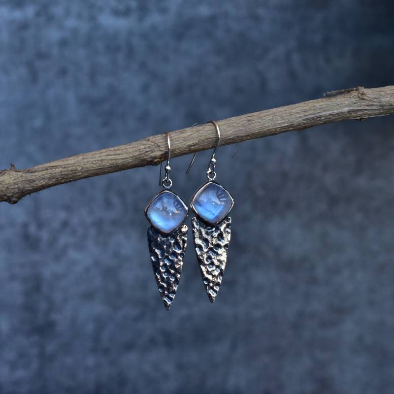 Mondstein Schild Ohrringe Blaue Ohrringe Für Frauen Edelstein Sie Oxidierte Kristall Einzigartiges Geschenk von KeetaLuxury