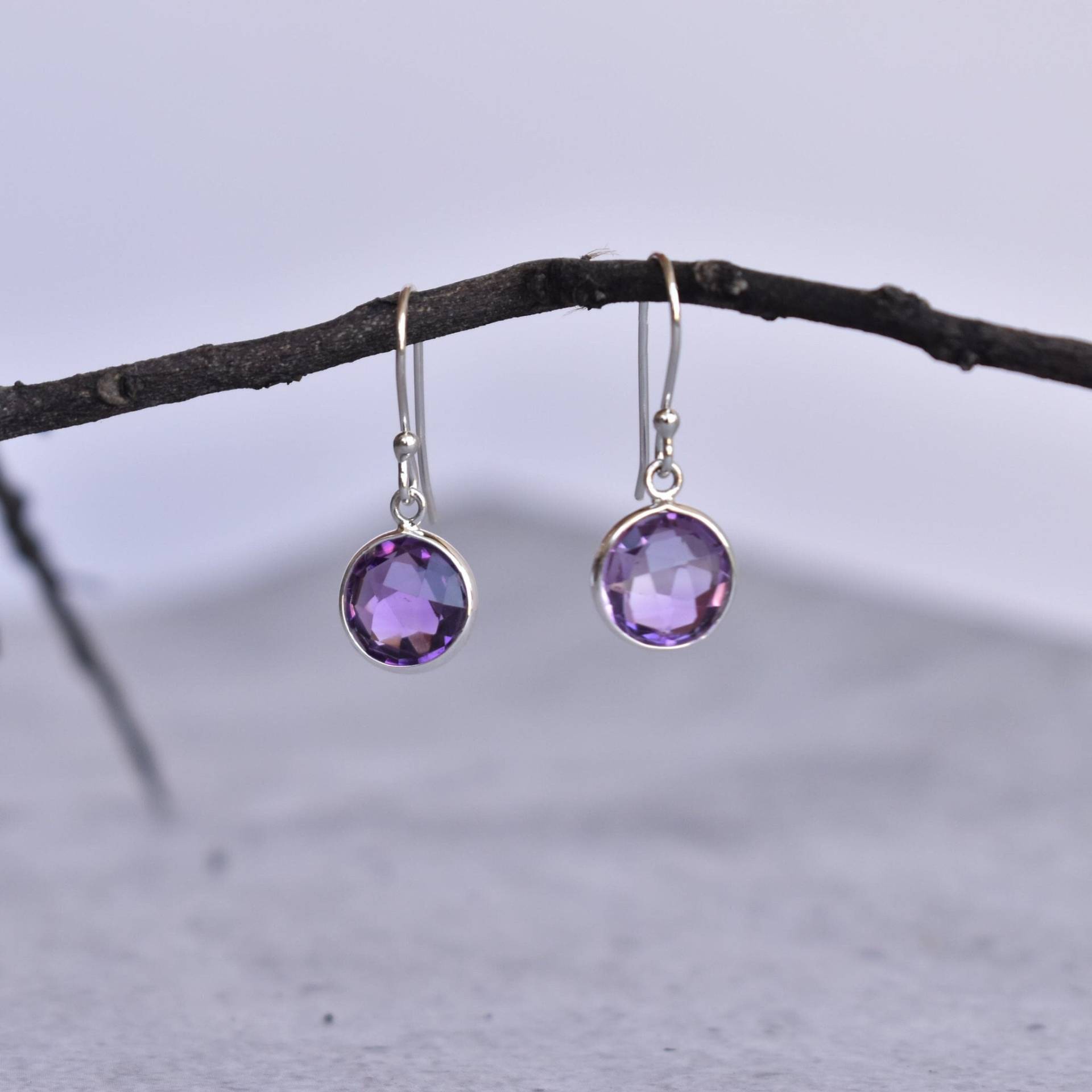 Natürliche Amethyst Ohrringe Handgemachte Ohrringe Für Damen Briolett Geschliffene Haken Heilende Kristall Brautjungfer Geschenke von KeetaLuxury