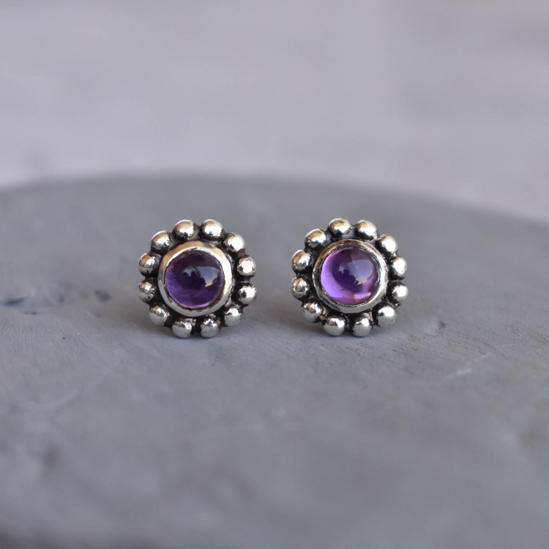 Natürliche Amethyst Ohrstecker, Handgemachte Sterling Silber Ohrringe, Heilstein Neuer Anfang Geschenk Für Sie von KeetaLuxury