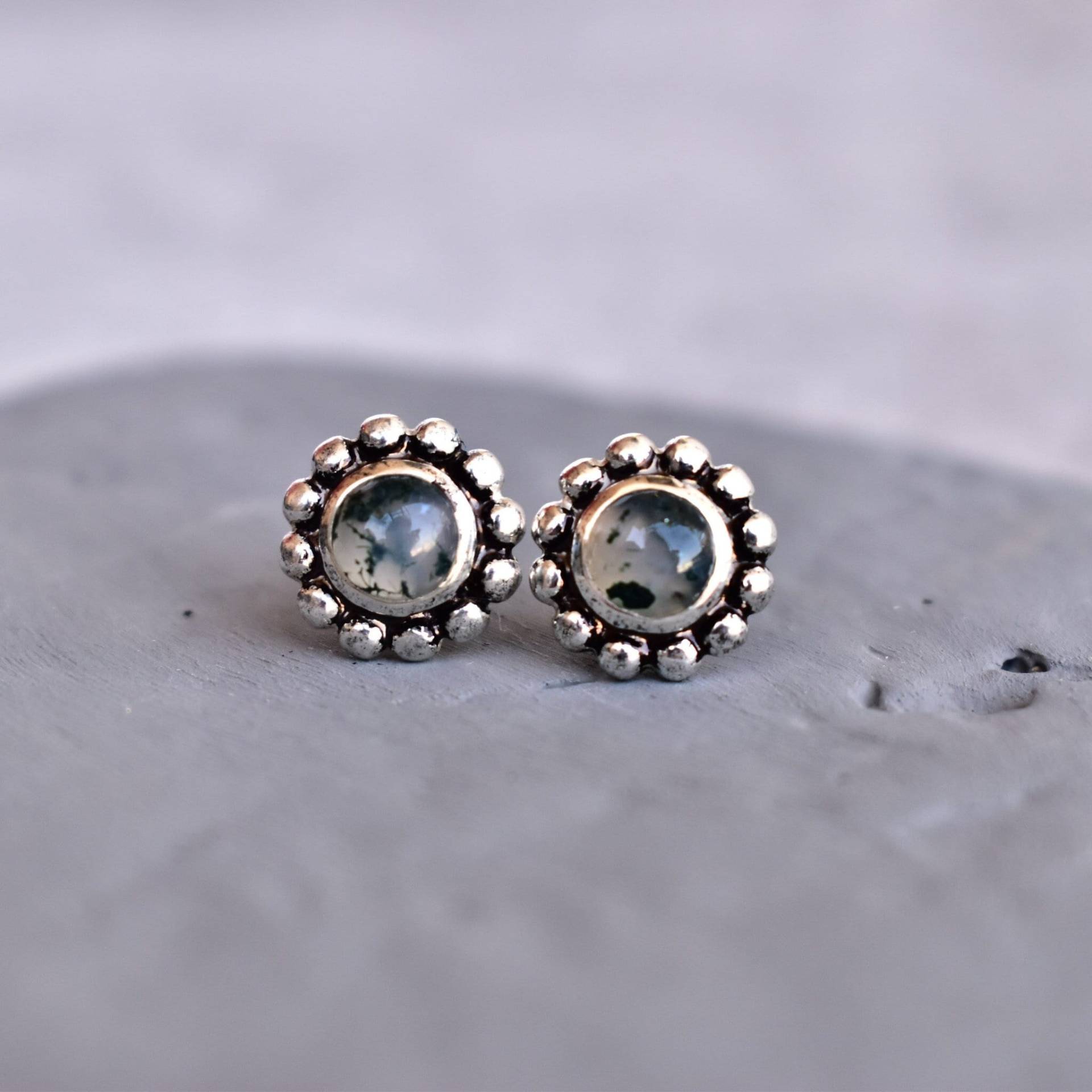 Natürliche Grüne Moosachat Suds Heilende Edelstein-Ohrstecker Ohrringe Für Frauen Den Täglichen Gebrauch Geschenk Mama Oder Geliebte Menschen von KeetaLuxury