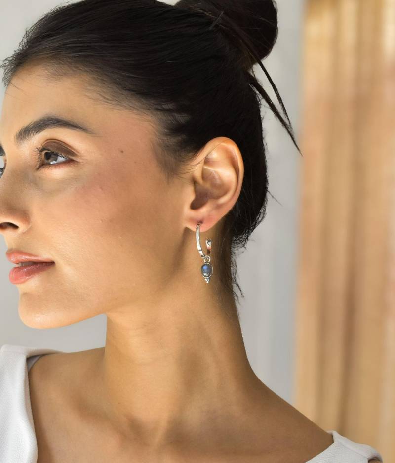 Natürliche Labradorit Kleine Creolen, Silber Oxidierte Statement Ohrringe, Heilende Blaue Auffällige Edelsteine, Boho Vibes Büro Schmuck Für Frauen von KeetaLuxury