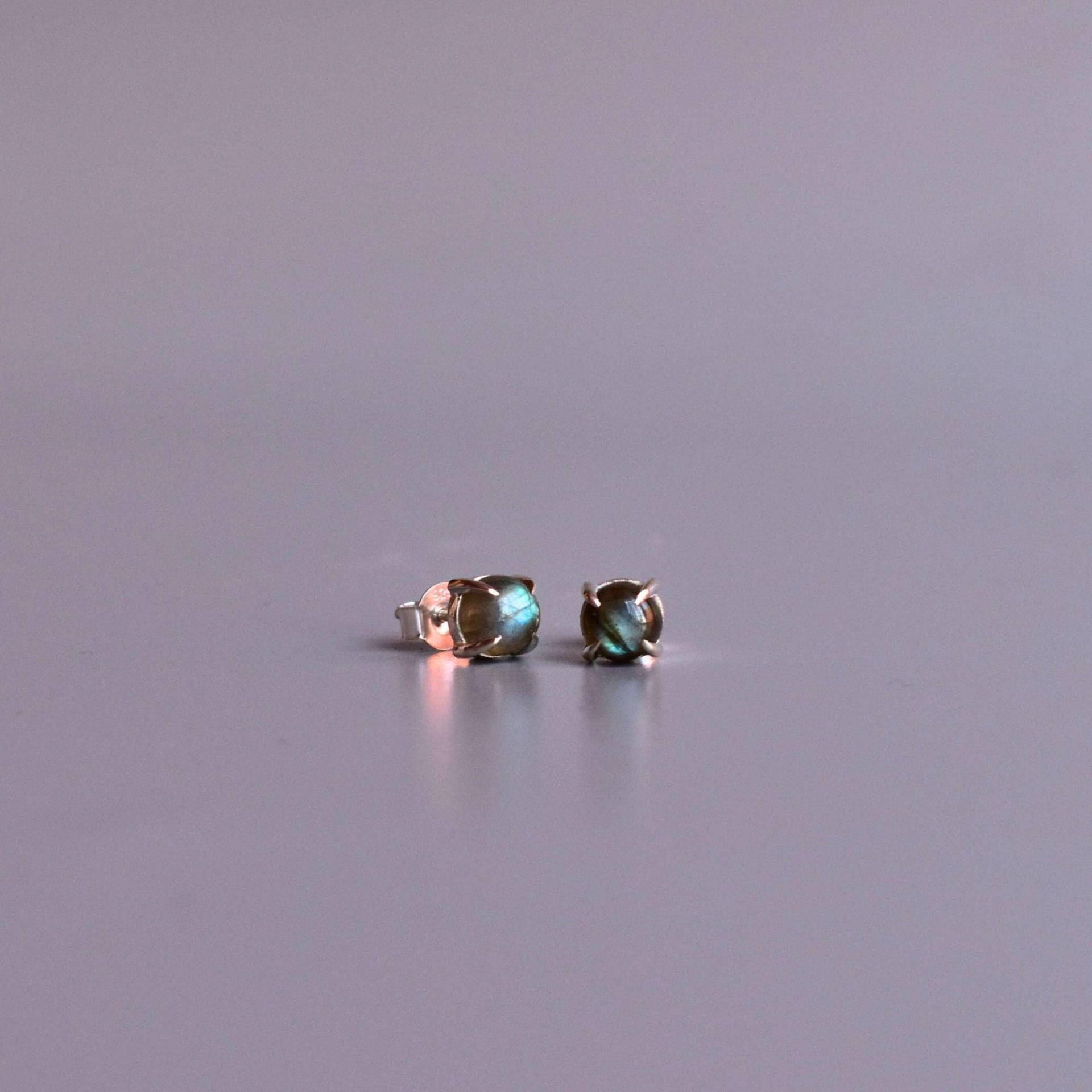 Natürliche Labradorit Ohrstecker, Sterling Silber Einzigartige Ohrringe, Kristall Minimalist Niedlich Schmuck Geschenk Für Frauen von KeetaLuxury