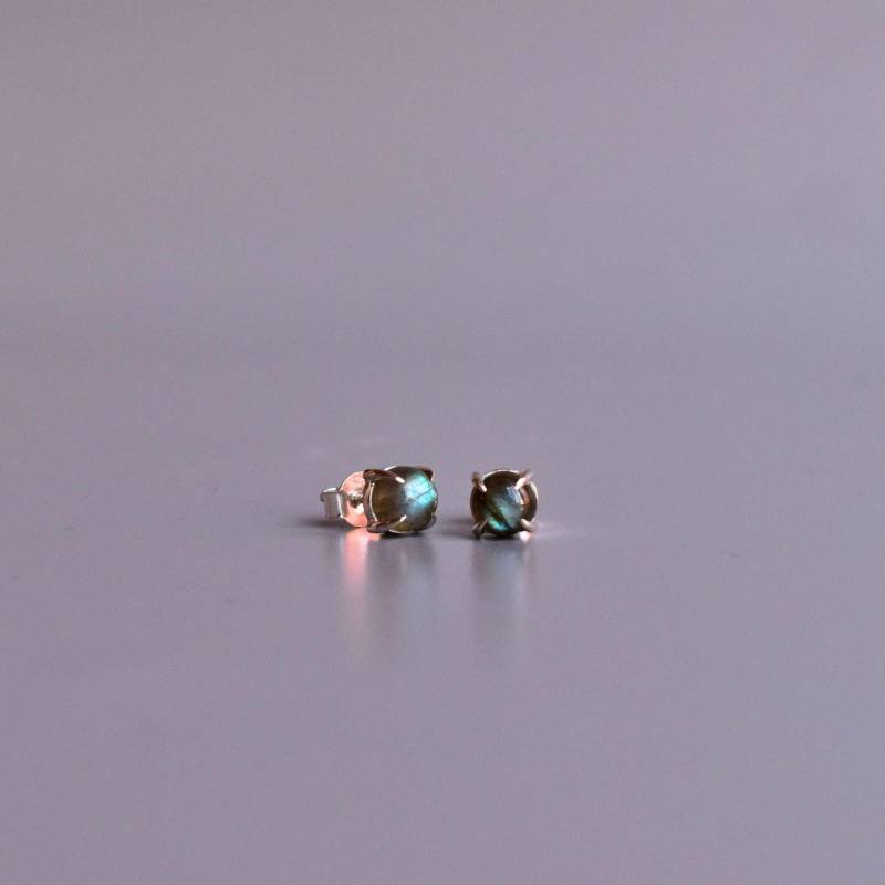 Natürliche Labradorit Ohrstecker, Sterling Silber Einzigartige Ohrringe, Kristall Minimalist Niedlich Schmuck Geschenk Für Frauen von KeetaLuxury