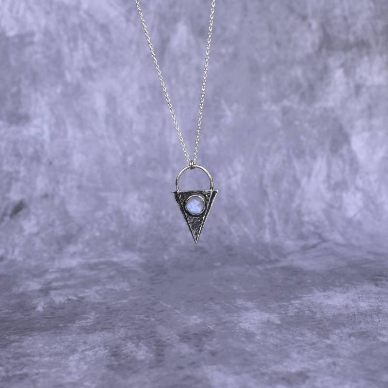 Natürliche Mondstein Halskette Rosenschnitt Regenbogen Anhänger Heilende Kristall-Halskette Für Frauen Einzigartige Edelstein Geschenke von KeetaLuxury