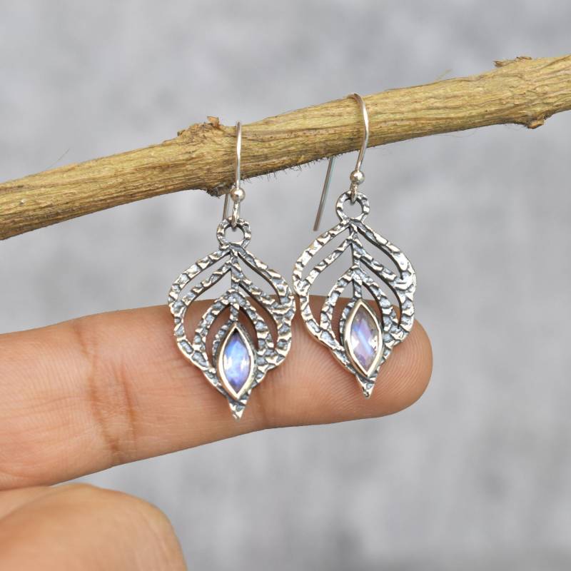 Natürliche Mondstein Ohrringe Regenbogen Sterling Silber Oxidierte Natur Inspirierte Heilung Kristall Für Sie von KeetaLuxury