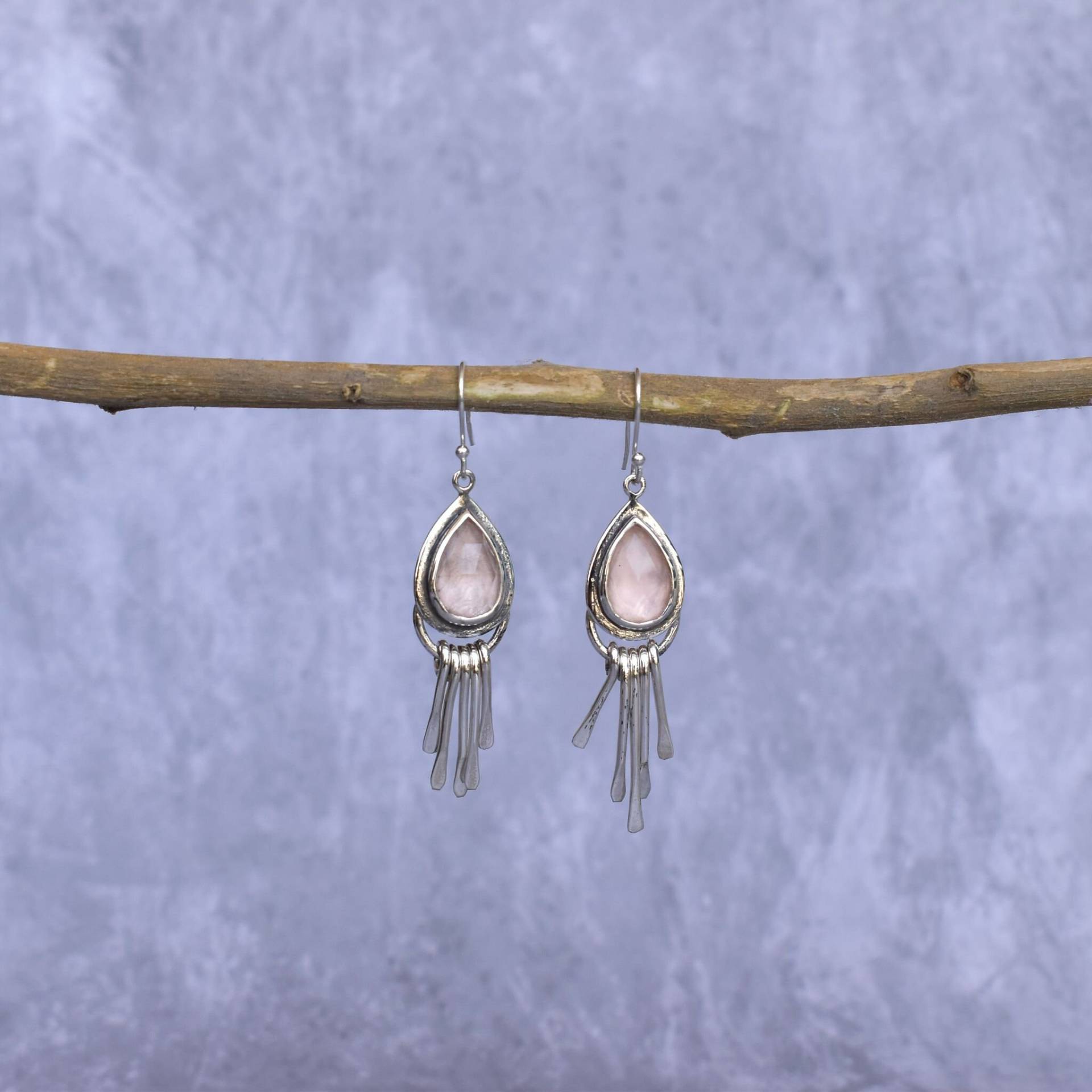 Natürliche Rosenquarz Ohrringe Rose Cut Sterling Silber Handgemachte Teardrop Rosa Quarz Schmuck Heilstein Einzigartige Geschenke von KeetaLuxury