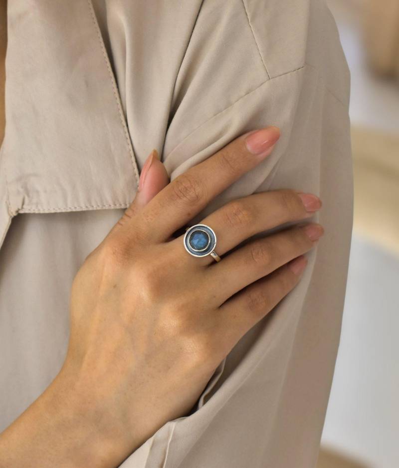 Natürlicher Labradorit-Rosenring Einzigartiger Silberring Für Frauen Auffälliger Labradorit-Ring Heilender Kristall-Boho-Vibe-Schmuck Sie von KeetaLuxury