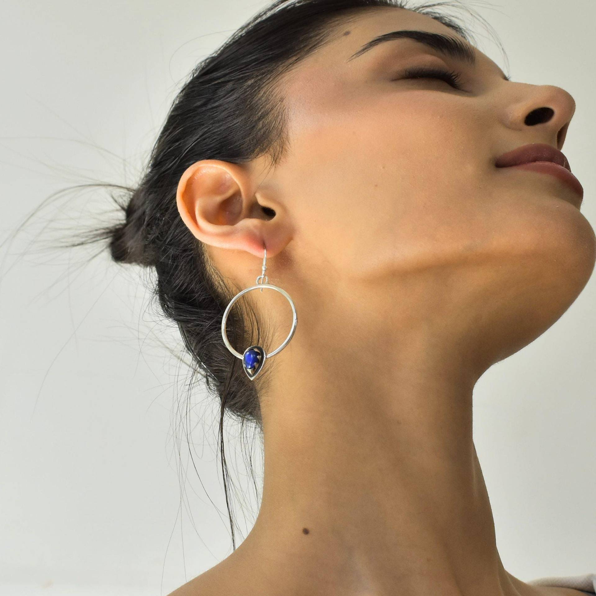 Natürlicher Lapis Lazuli Anhänger, Silber Oxidierter Handgemachter Schmuck, Lapislazuli Blauer Edelstein Boho Ohrringe Für Frauen, Einzigartige von KeetaLuxury