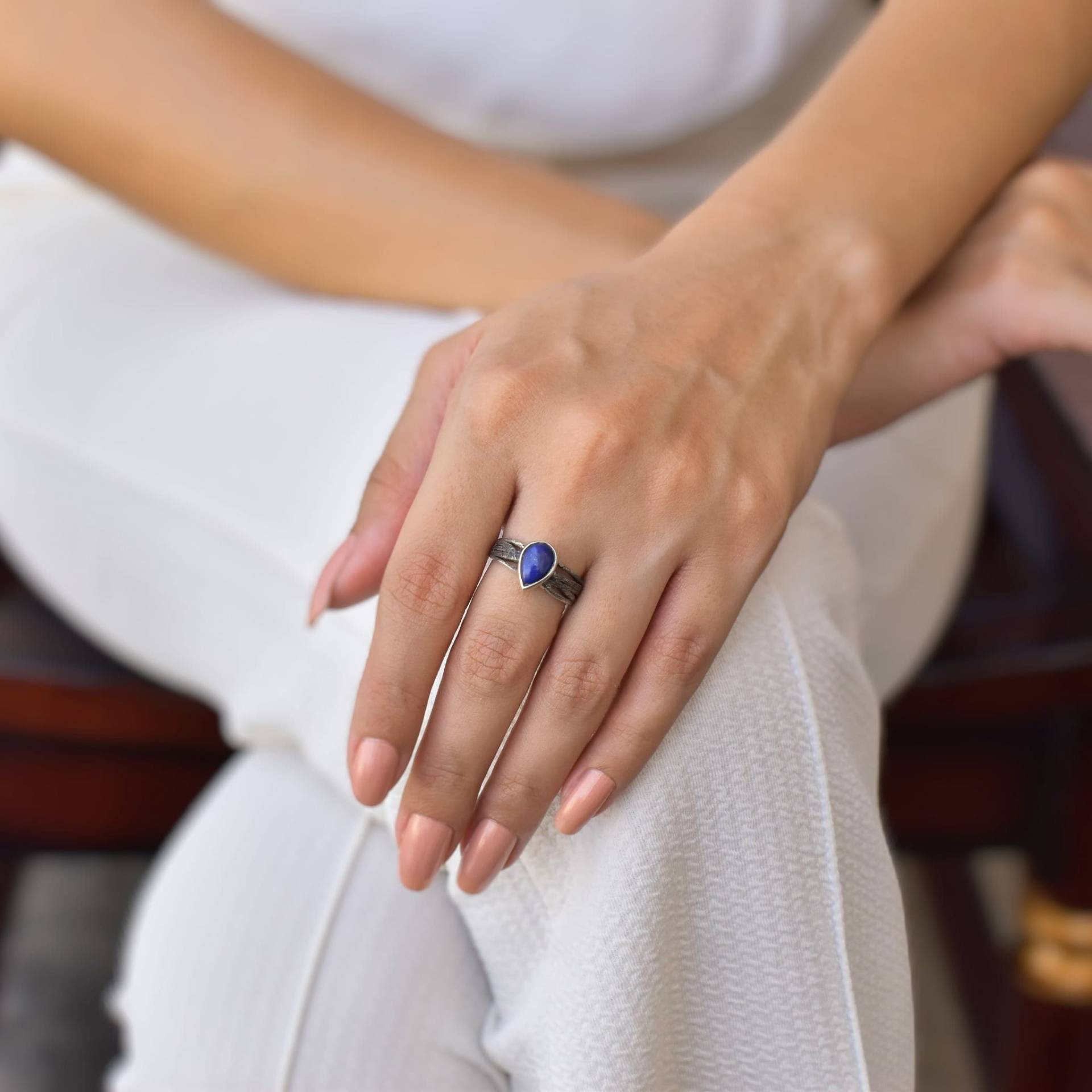Natürlicher Lapis Lazuli Ring Oxidierter Handgemachter Silberring Edelsteinring Im Birnenschliff Für Frauen Blauer Steintropfenring Einzigartiger von KeetaLuxury
