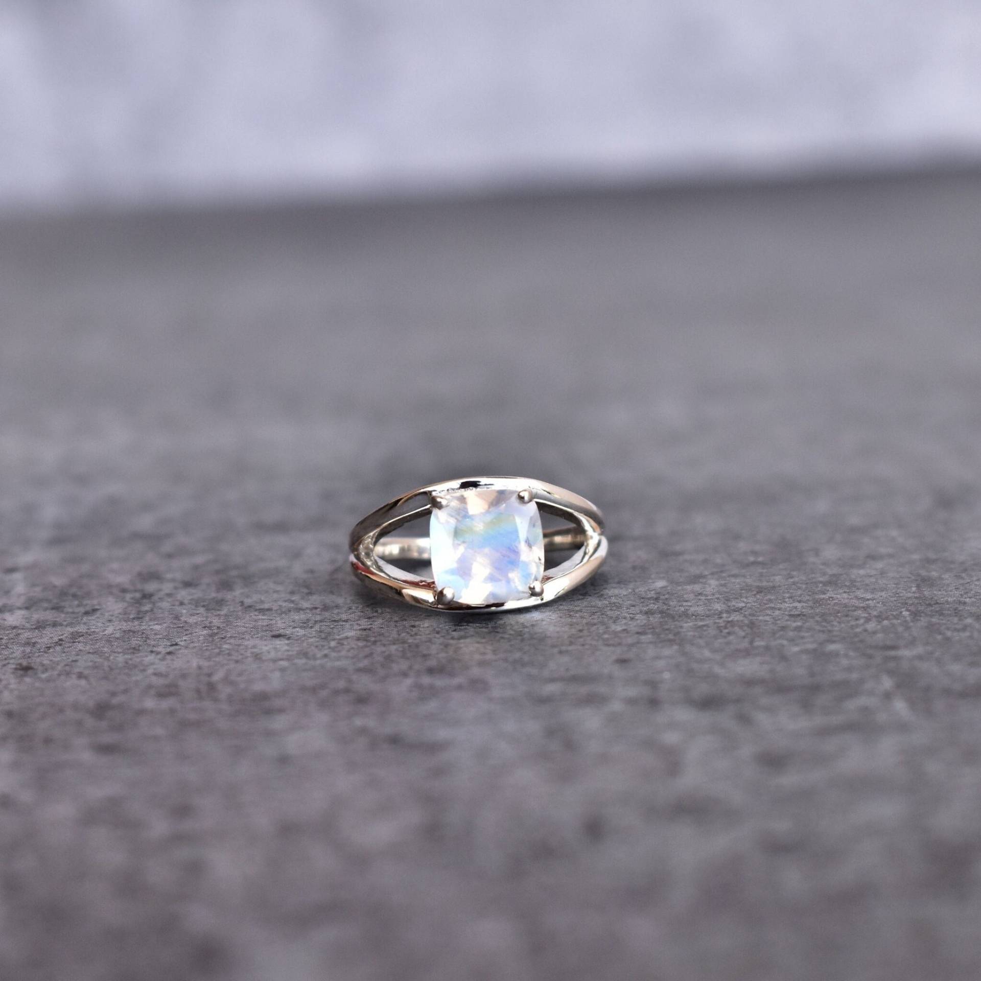 Natürlicher Mondstein Ring Regenbogen Ring Für Frauen Sterling Silber Heiler Kristall Sie Brautjungfer Geschenke von KeetaLuxury