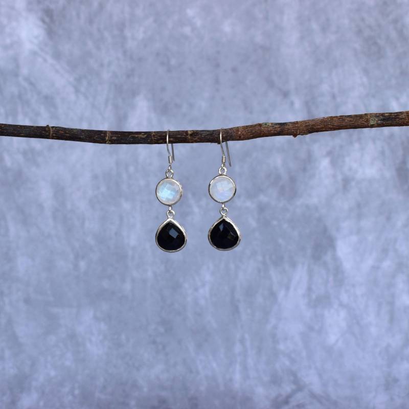 Natürlicher Mondstein Und Schwarzer Onyx, Handgefertigte Cocktail-Ohrringe Aus Sterlingsilber, Zwei Heilende Kristalle Für Frauen, Einzigartige von KeetaLuxury