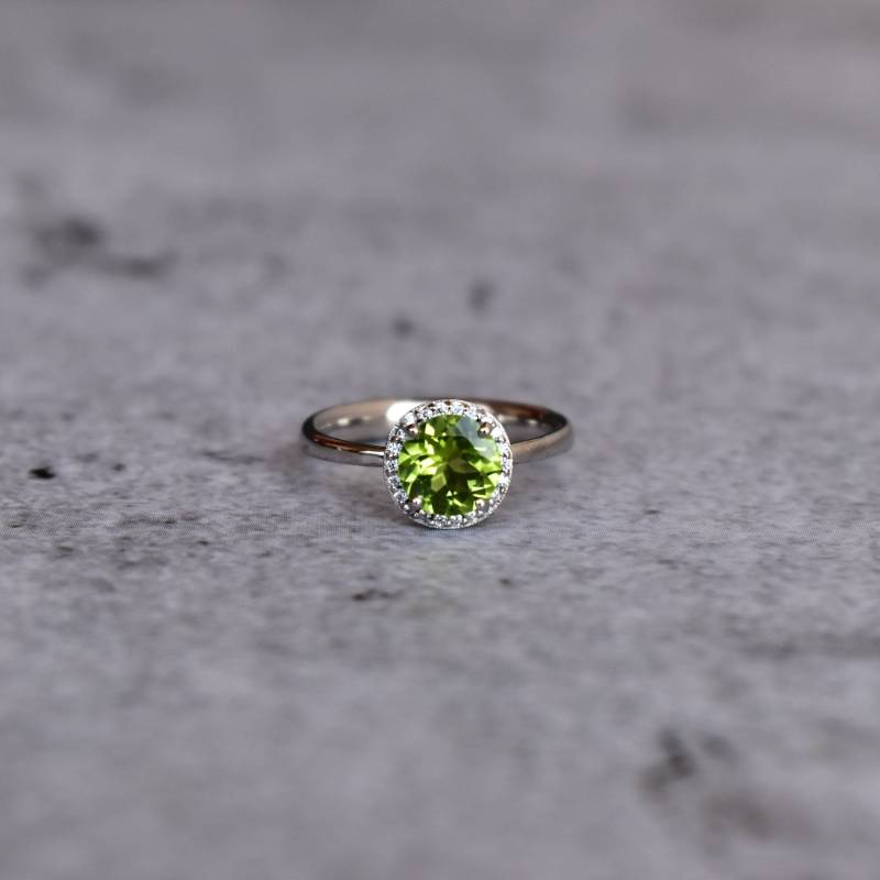 Natürlicher Peridot-sterling-Silber-Ring, Rundschliff Edelsteinring, Peridot-Ring Für Frauen, Peridot-Halo-Ring, Silber, Halo-Ring von KeetaLuxury