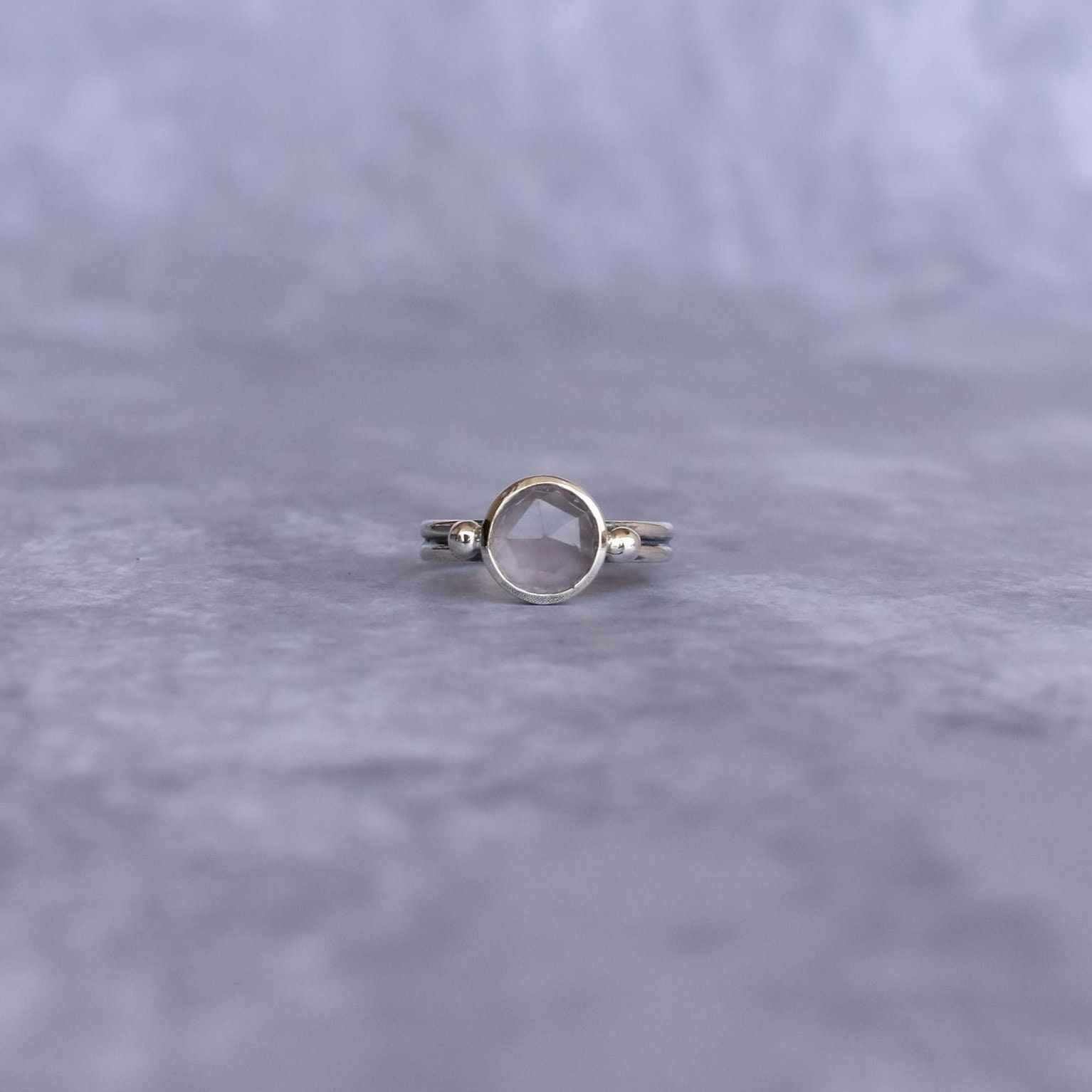 Natürlicher Rosenquarz Ring Handgemachter Ring Sterling Silber Edelstein Für Frauen Einzigartiges Handgemachtes Geschenk von KeetaLuxury