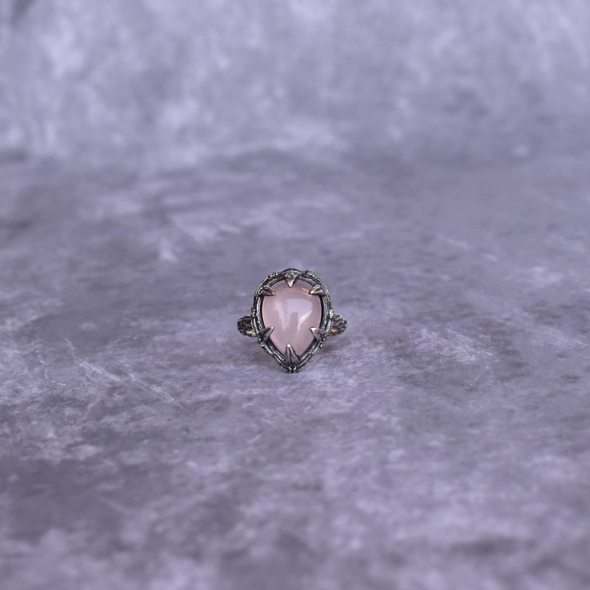 Natürlicher Rosenquarz Ring Tropfenförmiger Für Frauen Rosa Quarz Heilstein Sterling Silber Schmuck von KeetaLuxury