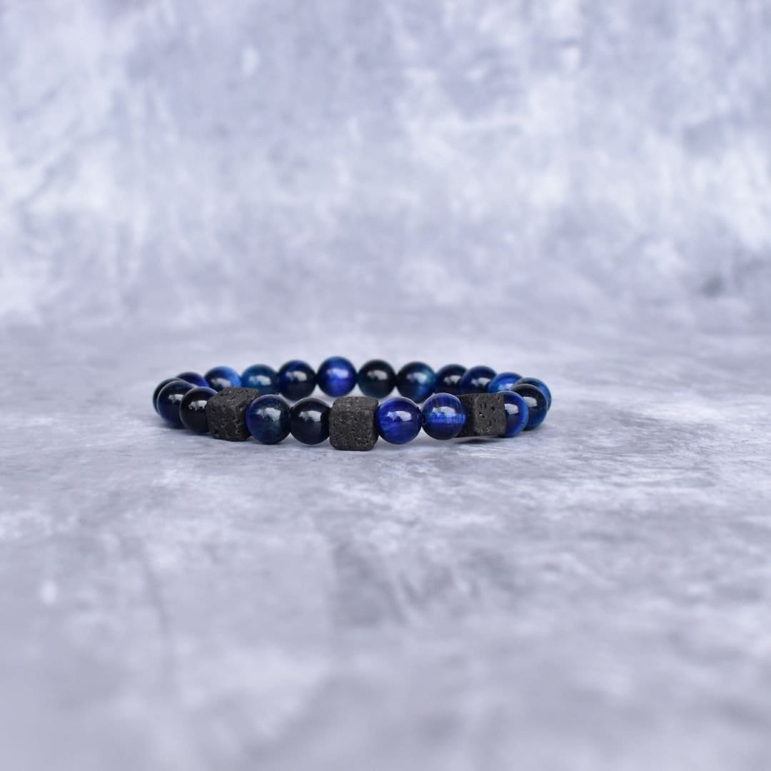 Natürliches Blaues Tigerauge Und Lava Würfel Perlen Armband Healing Diffusion Blaues Schmuck Dehnbares Armband Für Männer von KeetaLuxury