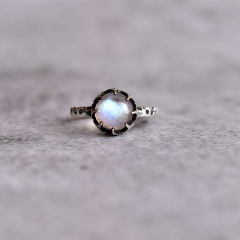 Regenbogen Mondstein Ring Handgemachter Natur Inspirierter Sterling Silber Statement Ein Neuer Anfang Ring Geschenk Für Sie von KeetaLuxury