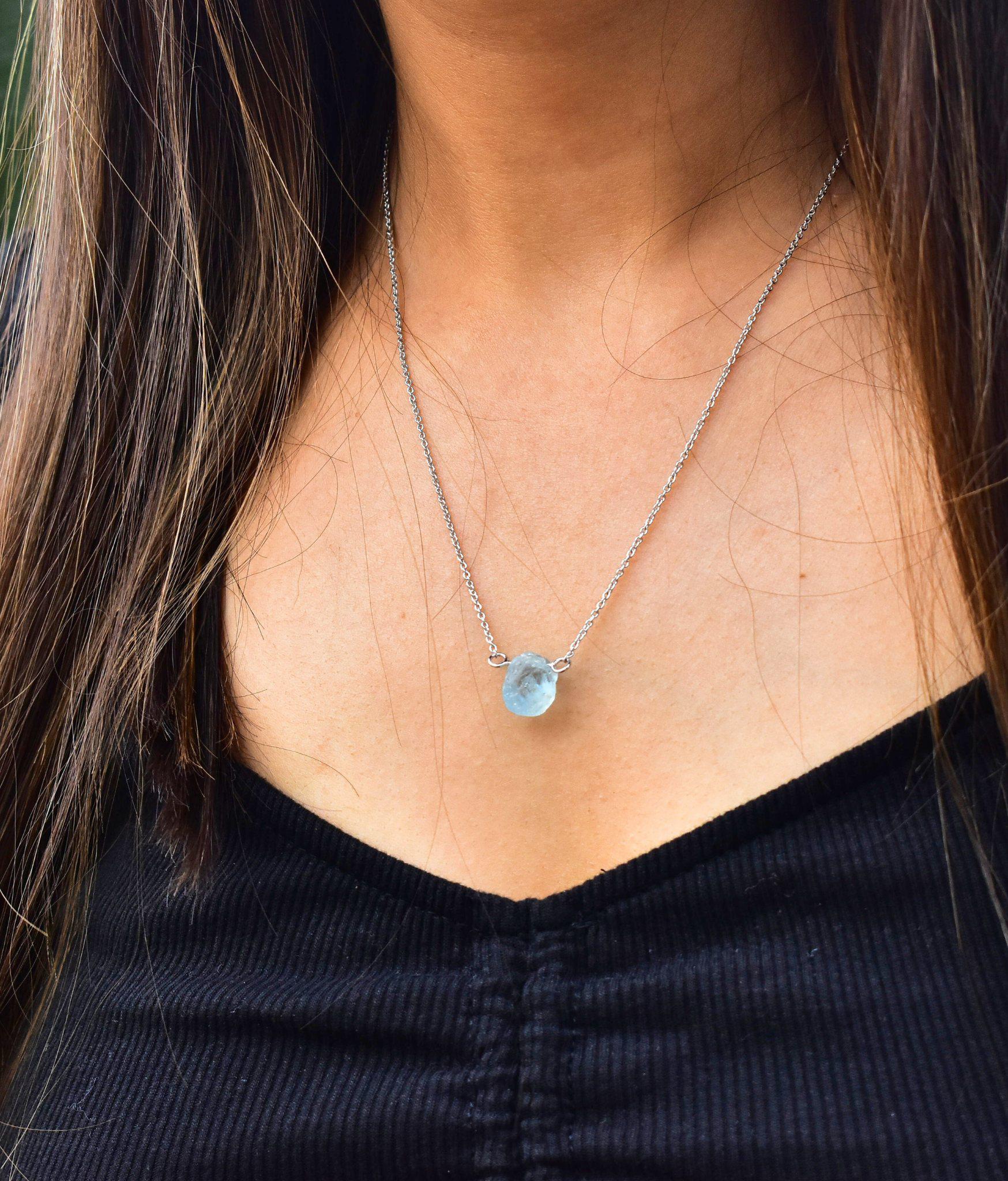 Rohe Aquamarine Zierliche Halskette, Echter Rauer Edelstein-Kristallschmuck, Roher Erdiger Natürlicher Schmuck Für Frauen, Brautjungfer Geschenk Sie von KeetaLuxury