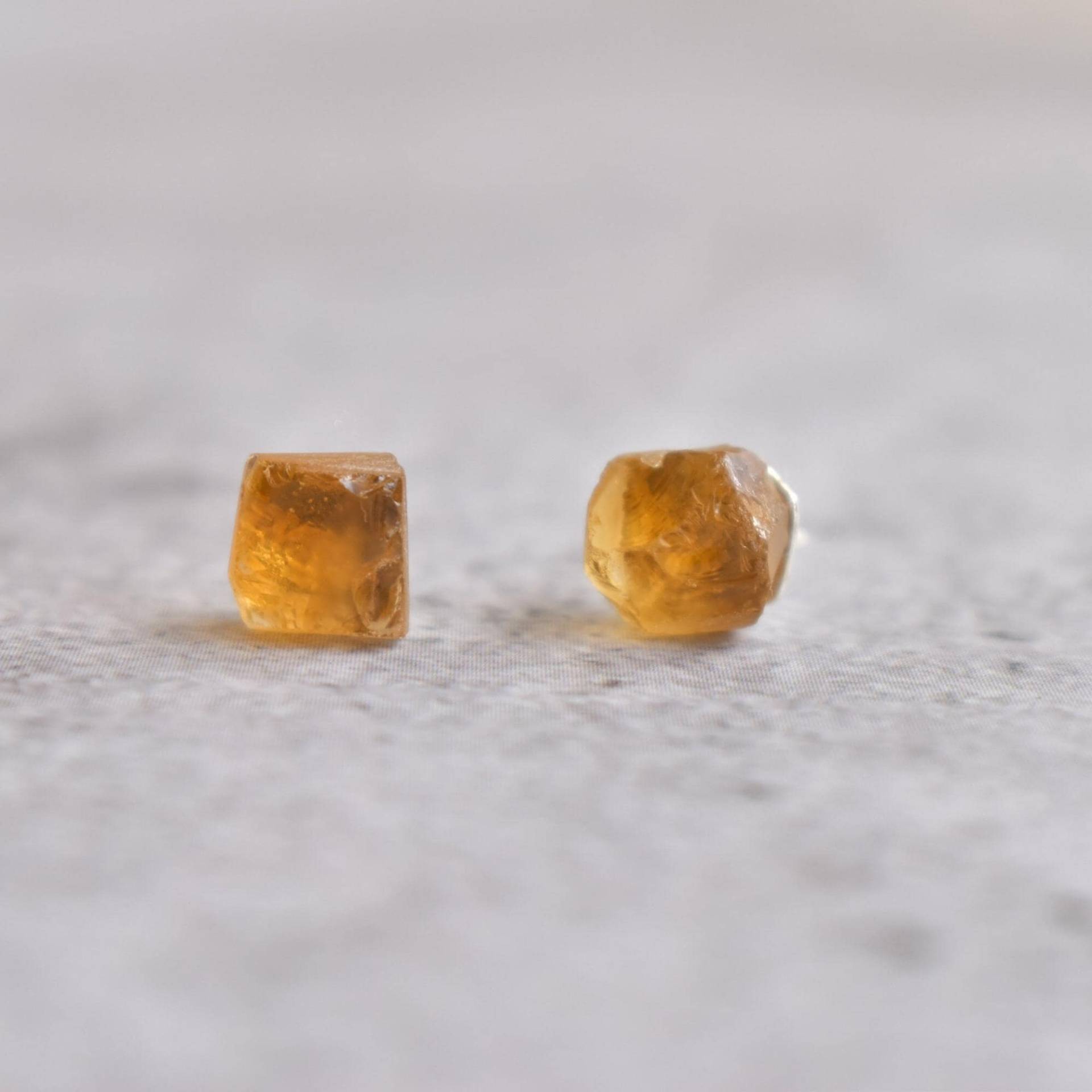 Rohe Citrin Quarz Ohrstecker, Edelstein Heilung Kristall Brautjungfer Geschenke, Ohrringe, Schmuck von KeetaLuxury