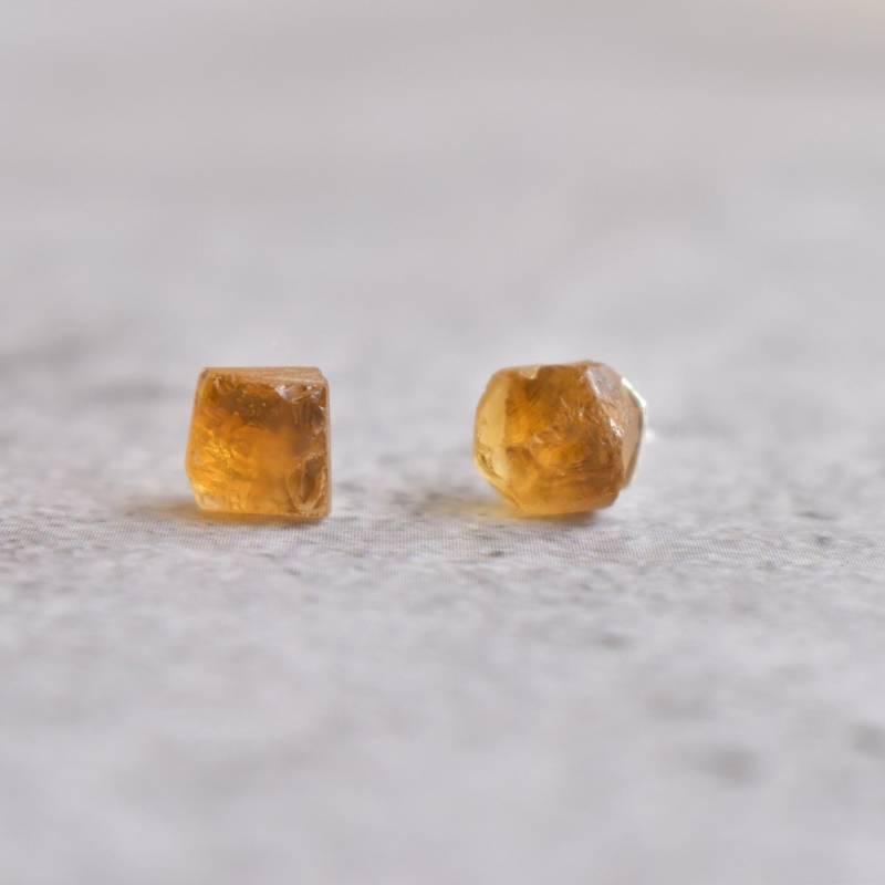 Rohe Citrin Quarz Ohrstecker, Edelstein Heilung Kristall Brautjungfer Geschenke, Ohrringe, Schmuck von KeetaLuxury