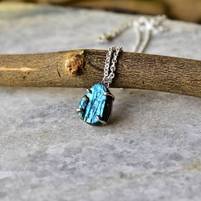 Rohe Labradorit Halskette, Rohstein Rohkristall Geburtsstein Goldkette, Rohkristallanhänger, Geschenk Für Sie von KeetaLuxury